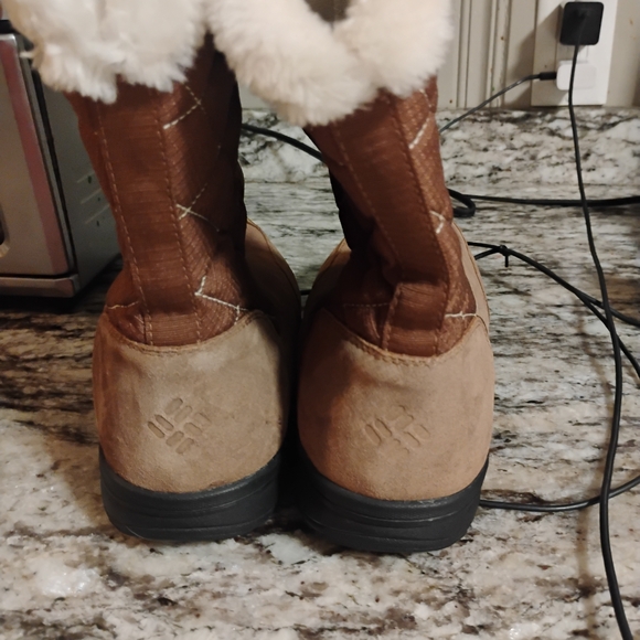 Colombia snow boots size 11 - Picture 5 of 7